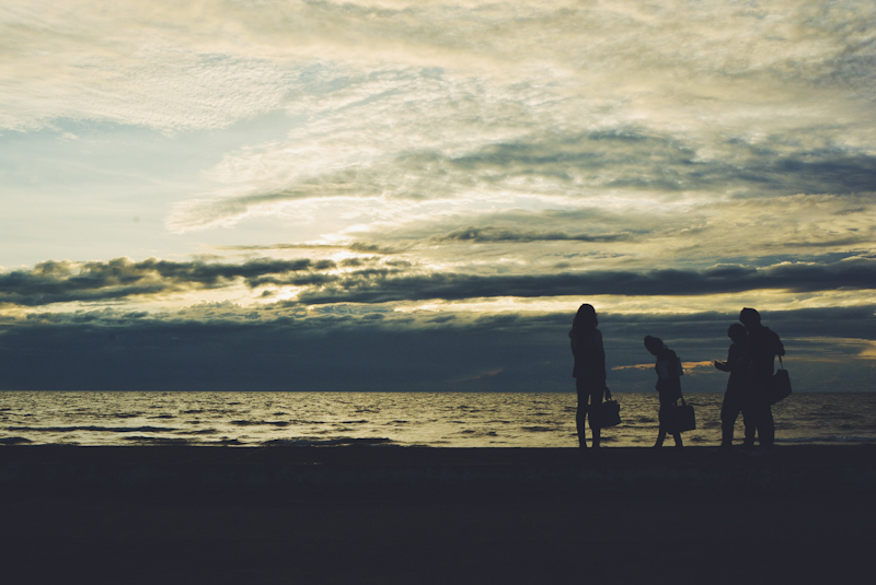 People are drawn to the picturesque sunset of Dipolog Boulevard.