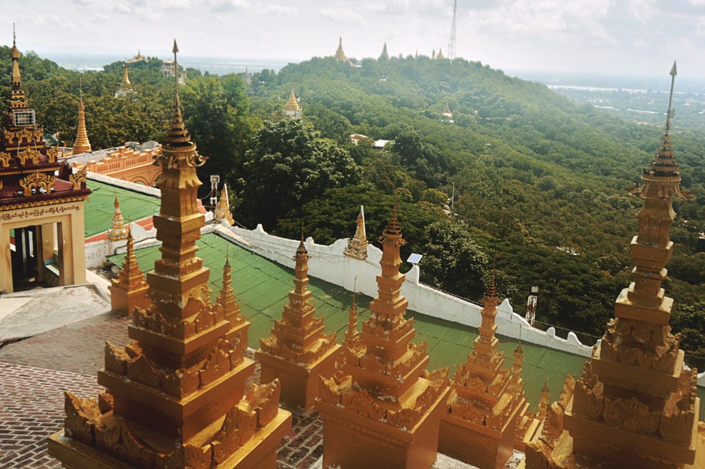 Sagaing: Pagodas on a&nbsp;Hill